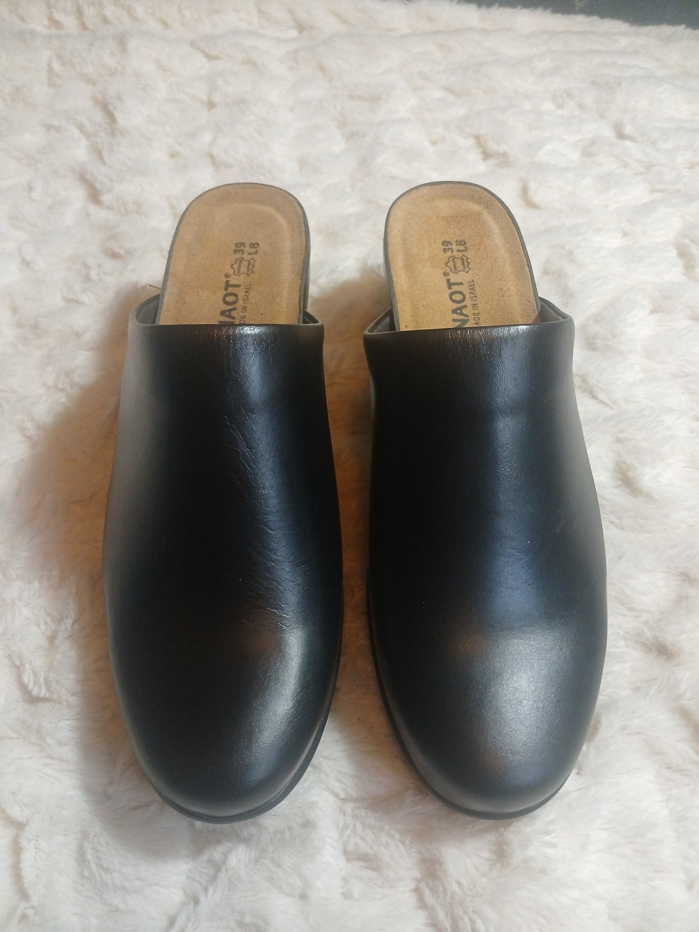 Naot Womens Dedicate Mule Clog Size EU 39, US 8 Jet Black Leather Slip On